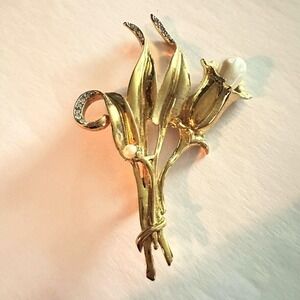 Vintage Essex Signed Brooch Gold Tone Flower Large Flower Rhinestones Glamour